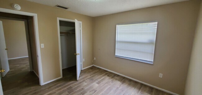 Building Photo - 1104 Mercury Dr W