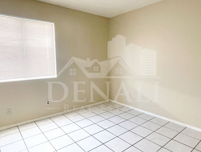 Building Photo - 8930 W Catalina Dr