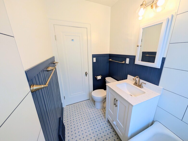Building Photo - 2344 N 68th St