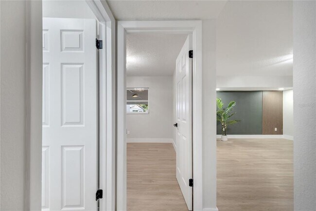 Building Photo - 7043 Carlene Dr