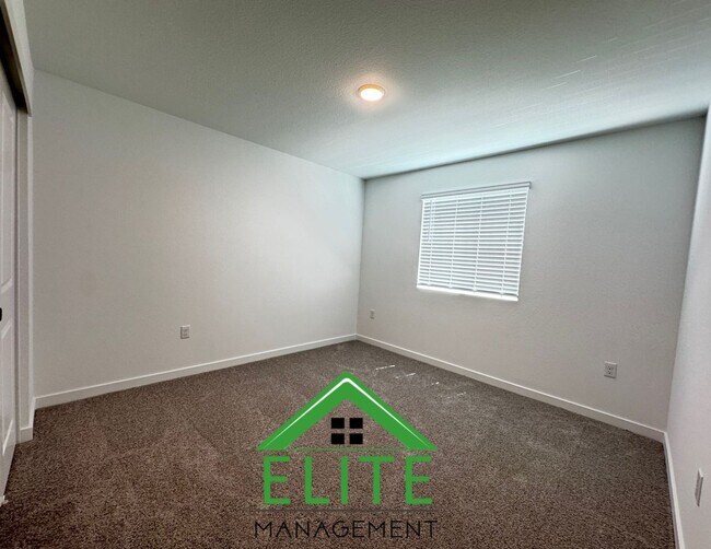 Building Photo - **Brand New 4 Bed / 3 Bath Home in Prime R...