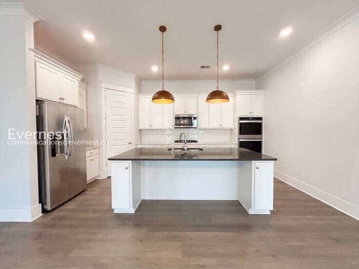 Building Photo - 640 Henry Ln