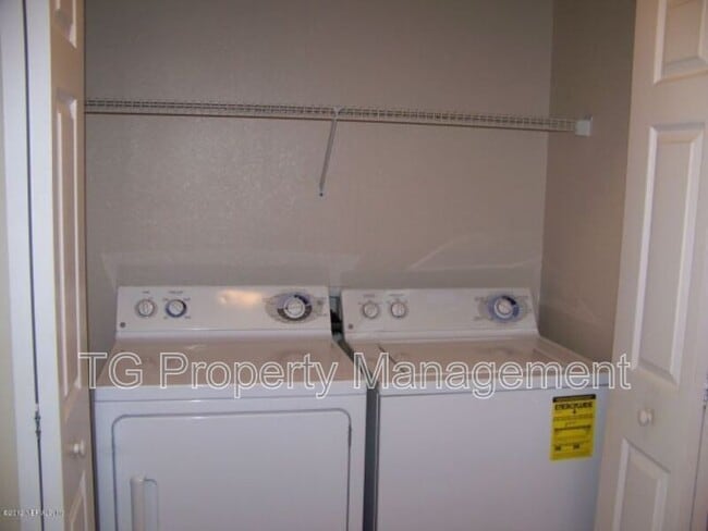 Building Photo - 7800 Point Meadows Dr
