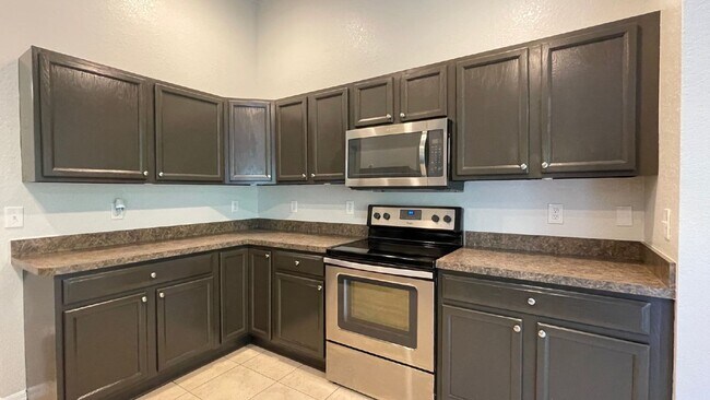 Building Photo - Pet-Friendly 3BR/3BA Single-Family Home in Port Saint Lucie