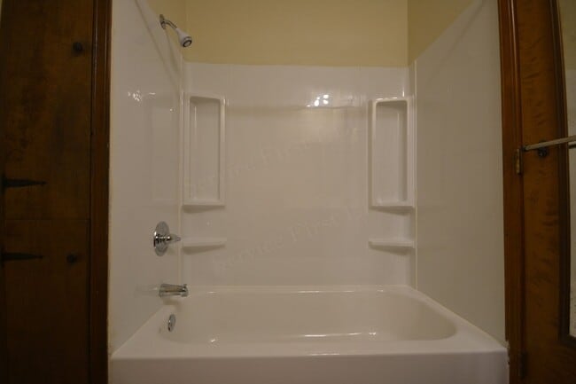 Building Photo - 3 bed 2 bath 1 car garage in Bolivar!