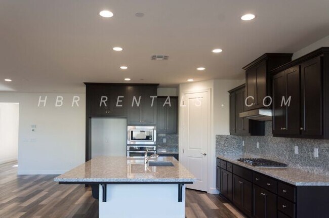 Building Photo - Ellis Neighborhood  | Spacious Single-Stor...