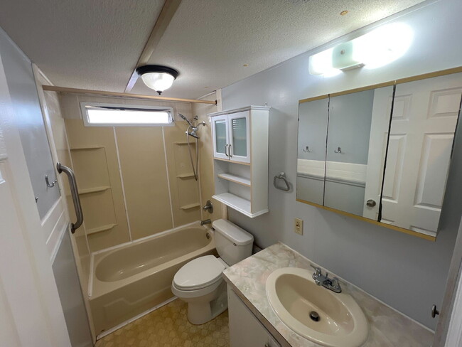 Building Photo - 59 Fairview Dr S