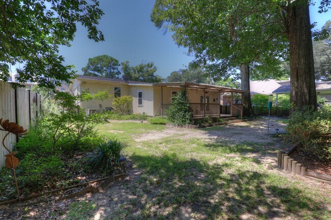 Building Photo - MOVE IN READY!