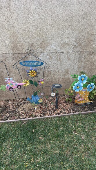 Building Photo - 27905 Crown Court Cir