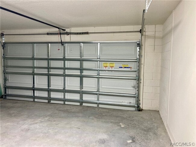 Building Photo - 614 W Fairways View Dr