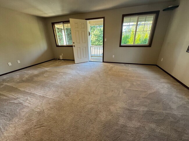 Building Photo - 3 Bed, 2.5 Bath PLUS Bonus Room