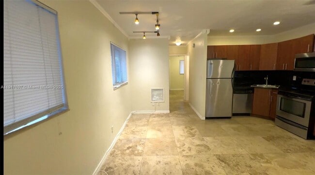 Building Photo - 1856 NE 46th St