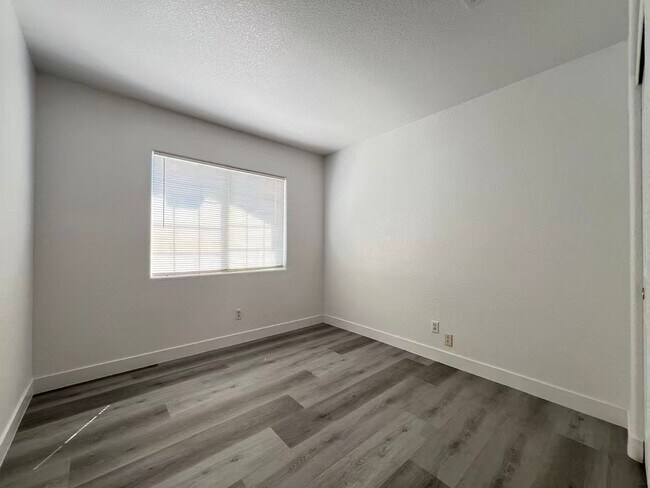 Building Photo - 4545 Ashington St