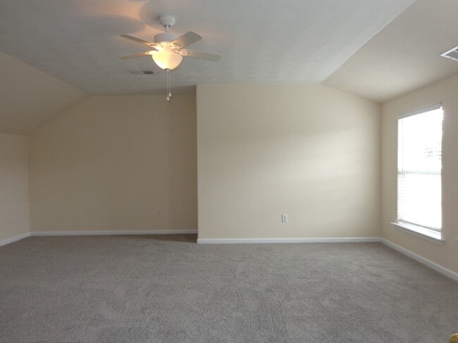 Building Photo - HUNNINGDON COMMONS