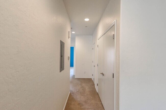 Building Photo - 3 Bed, 2 Bath, 1 Car Aliante Condo