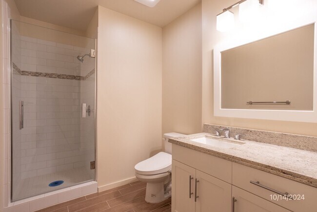 Building Photo - Available April 5th!  2 bedroom, 2 bath, 1-parking condo unit at The Cove Waikiki