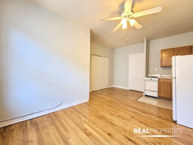 Building Photo - 1050 W George St