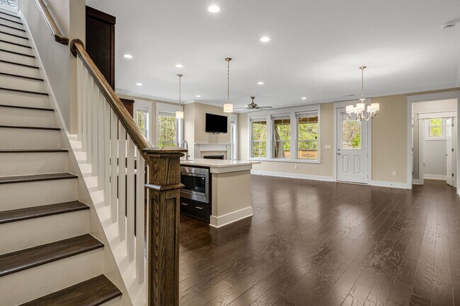 Building Photo - Stunning 3-Bedroom Townhome in Black Mountain's Sweet Birch Commons