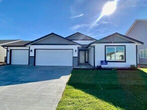 Building Photo - Beautiful 3 Bed, 2 Bath House in Airway He...