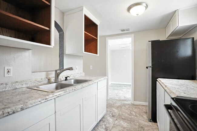 Building Photo - Charming 2-Bedroom Home in Robstown – Newl...