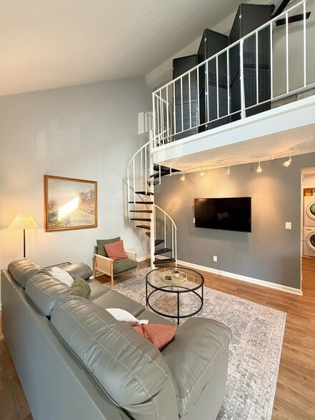 Building Photo - 2738 Brownsboro Rd