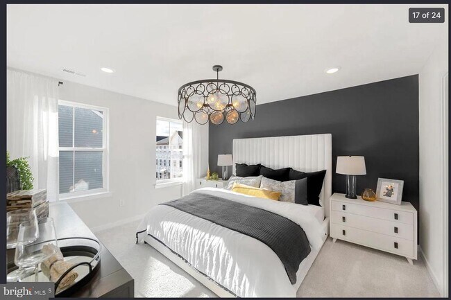 Building Photo - 41 E Front St