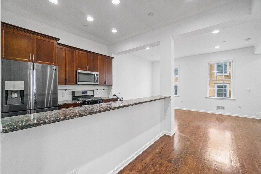 Building Photo - 205 Roosevelt Dr