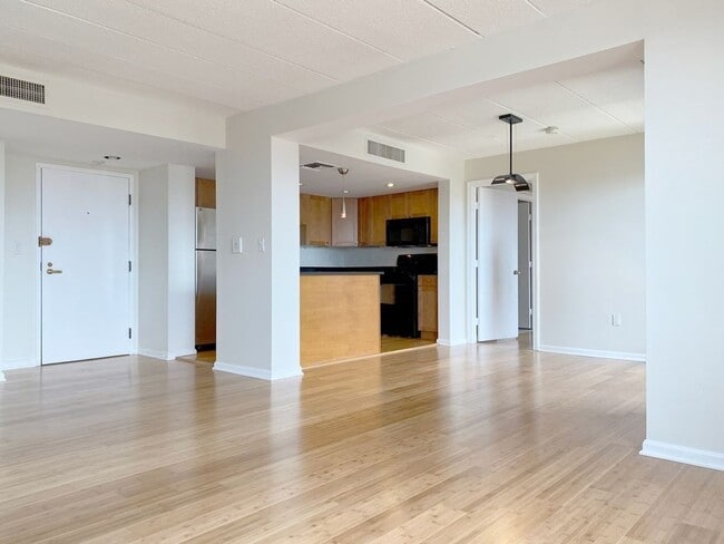 Building Photo - Modern, Spacious Allston Apt w/ Washer & Dryer in Unit, Right on the Green Line