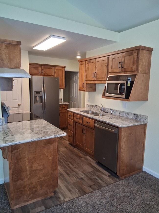 Building Photo - 815 Greenwood Dr