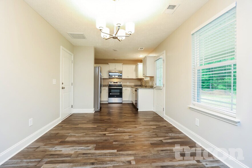 Building Photo - 716 Cedar Ln