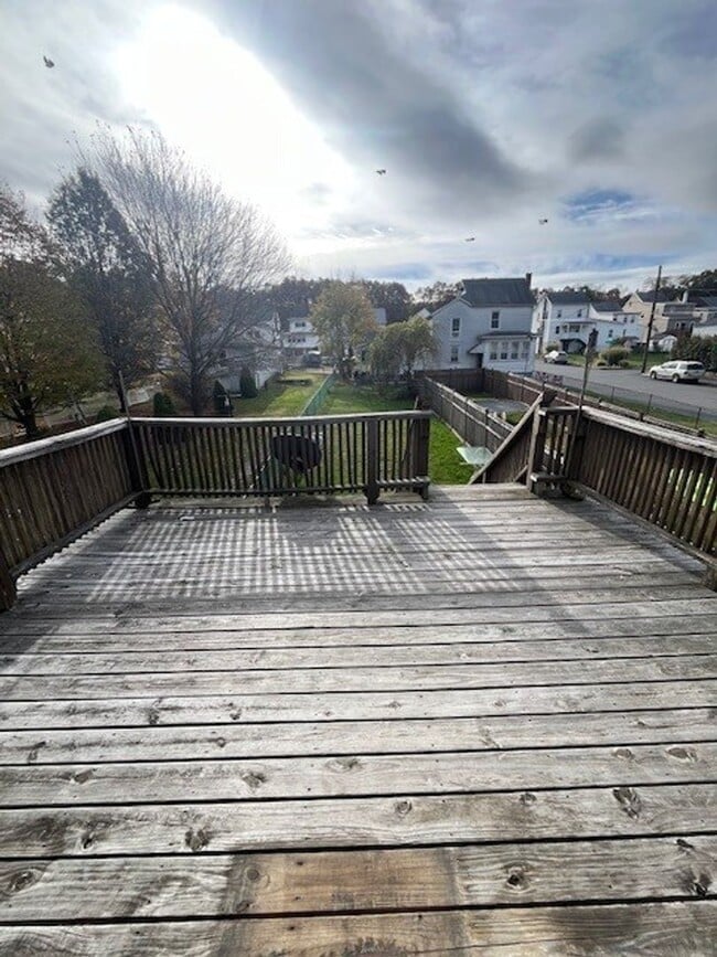 Building Photo - 6 E High St