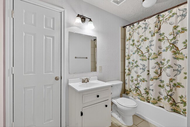 Building Photo - 26 Ebony Oaks Pl