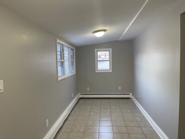 Building Photo - 160 18th St