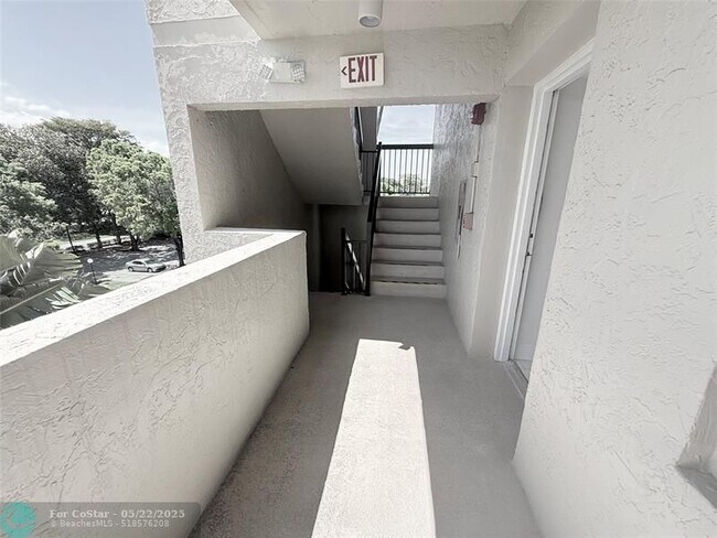 Building Photo - 2900 NW 42nd Ave