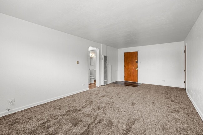 Building Photo - Come check out this beautiful apartment cl...