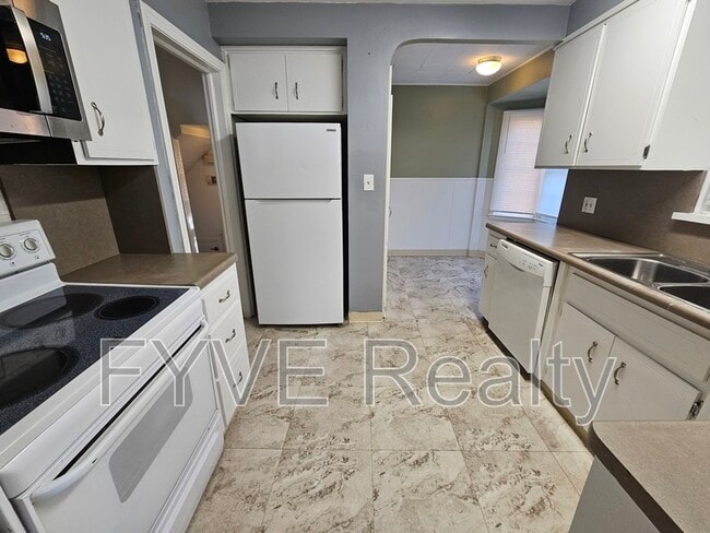 Building Photo - 3882 Faversham Rd