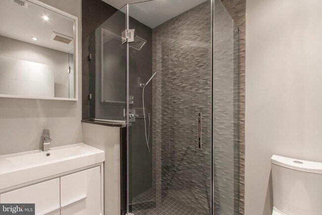 Building Photo - 908 S 21st St