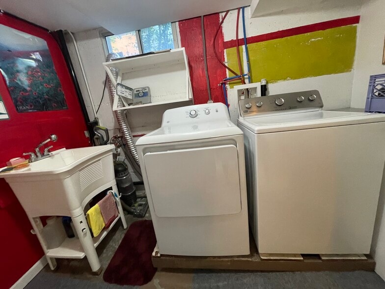 Building Photo - 2879 S Filmore St