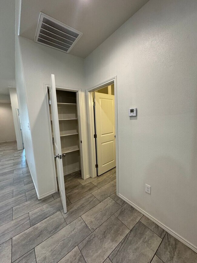 Building Photo - 2 Bed/2Bath Available JUNE in COOPER ISD!