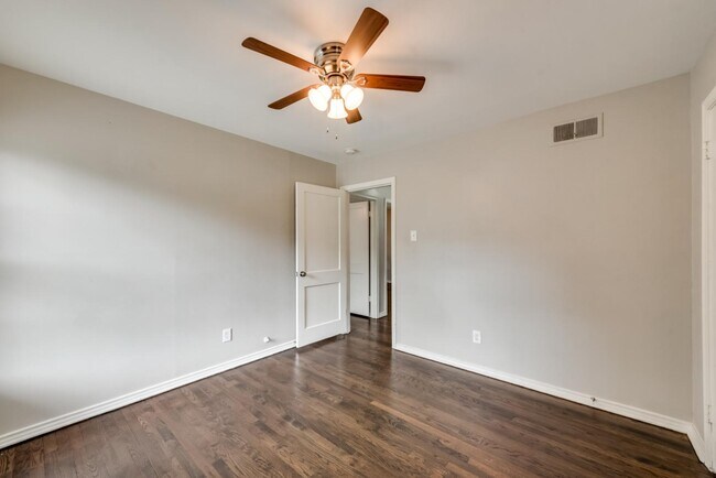 Building Photo - 11107 Stallcup Dr
