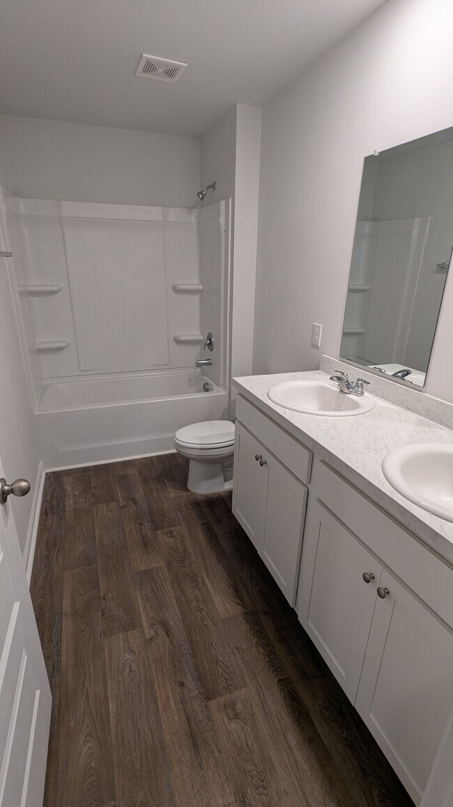 Building Photo - 163 Painted Lady Lp