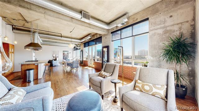 Building Photo - 2000 Little Raven St