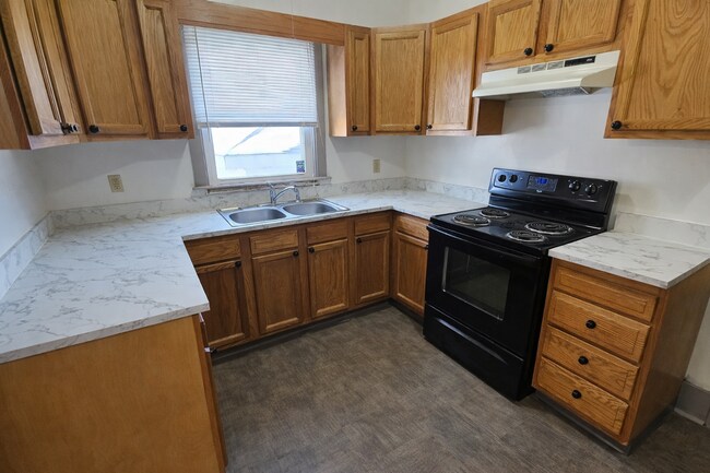 Building Photo - Move-In Ready Newly Remodeled 3-Bedroom Home – Metro Approved!
