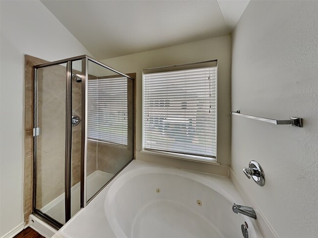 Building Photo - 15818 Shoreline Terrace Dr