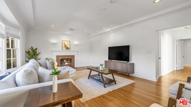 Building Photo - 10575 Holman Ave