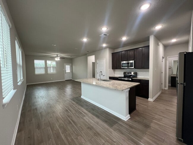 Building Photo - Beautiful 3/2 Single Story Home in Cibolo, TX