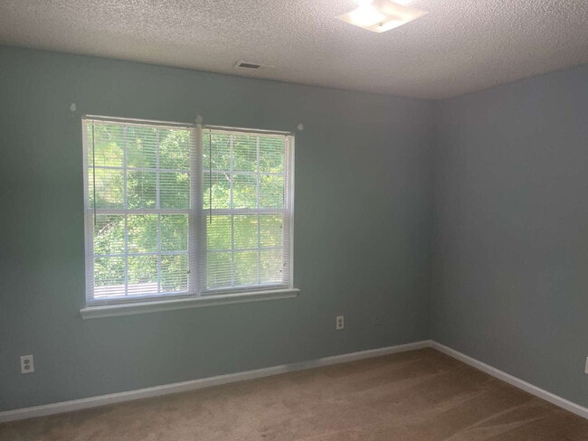 Building Photo - Two Bedroom, 1.5 Bath Townhome-201 Mesa Ln.