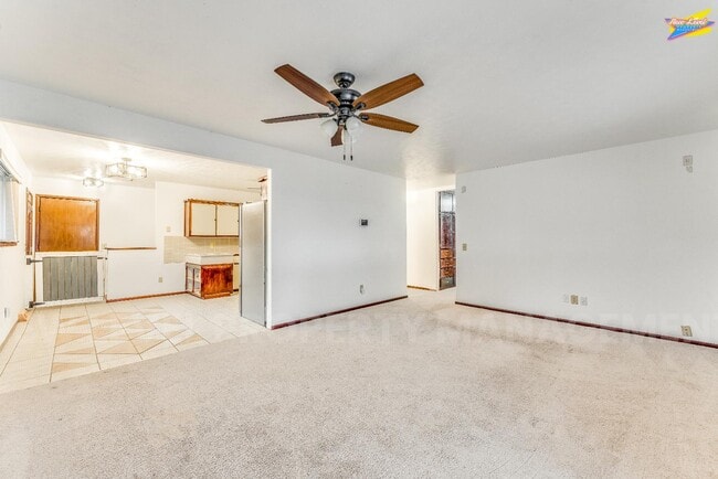 Building Photo - 8410 E Castle Dr