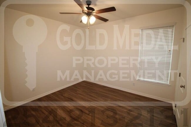 Building Photo - 5105 Red Rose Xing