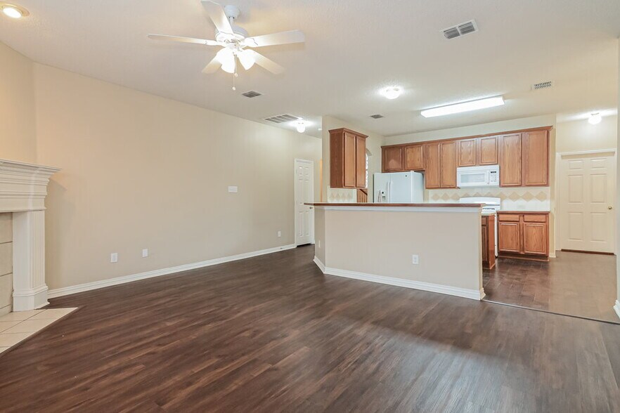 Building Photo - 1619 Marble Falls Dr